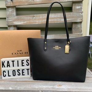 NWT LARGE COACH SHOULDER BAG